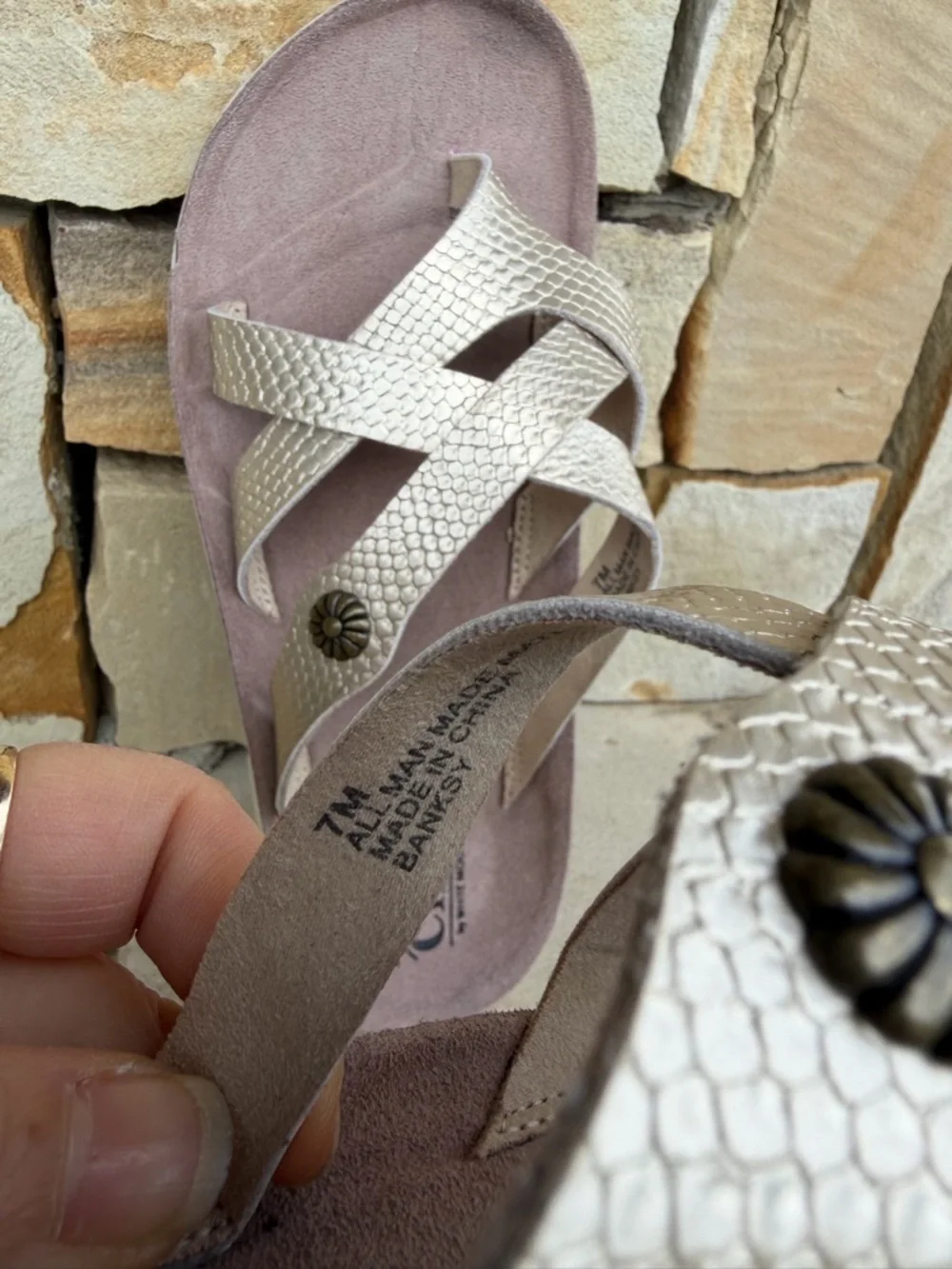 Cliffs by‎ WHITE MOUNTAIN Women's Metallic Crisscross Sandals Sz-7M.  Y